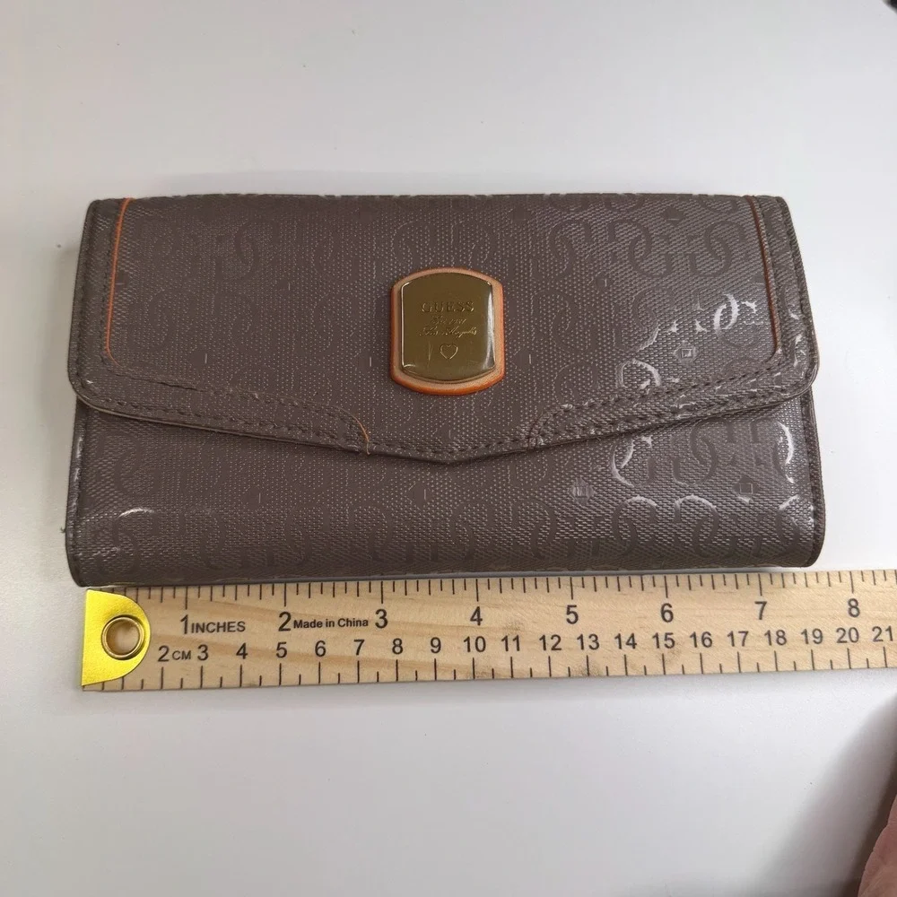 GUESS women's accessory wallet from the brand‎